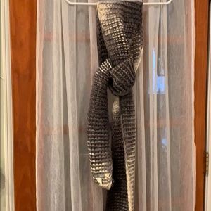 Gray gradient wool scarf